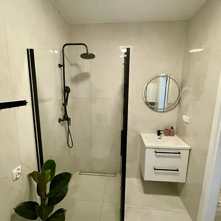 Black & Wood Premium Апартаменти *